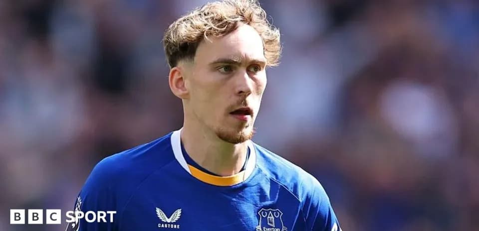 Player wearing Everton jersey on the pitch