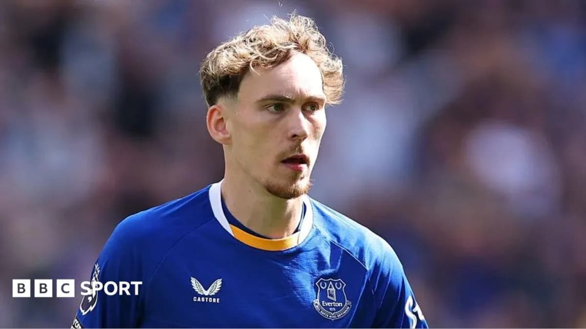 Player wearing Everton jersey on the pitch