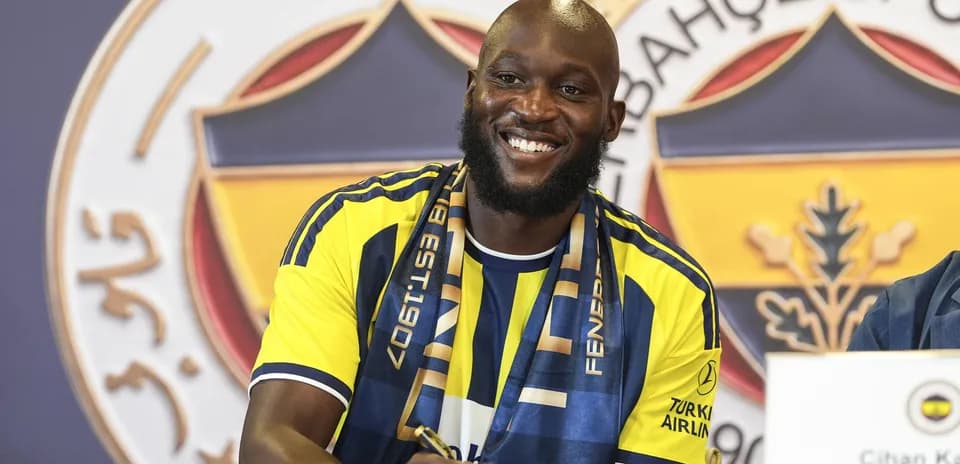Player signing contract at Fenerbahçe press event