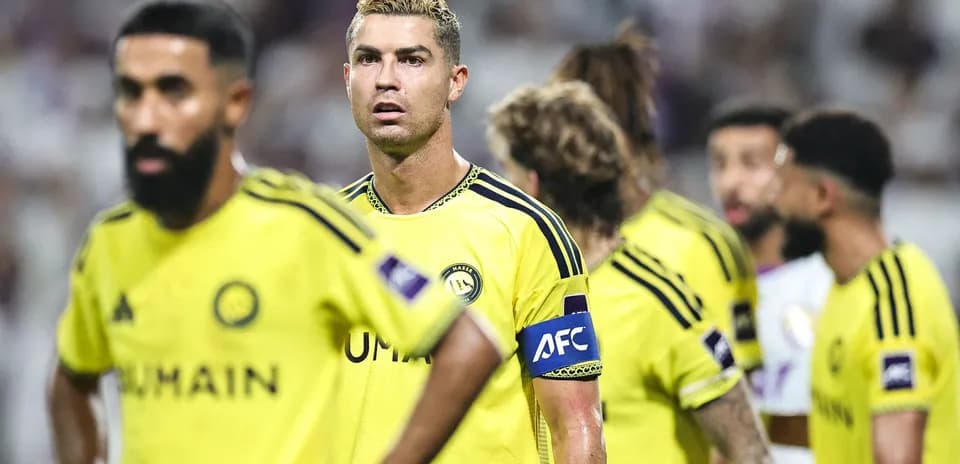 Cristiano Ronaldo with teammates in yellow jerseys