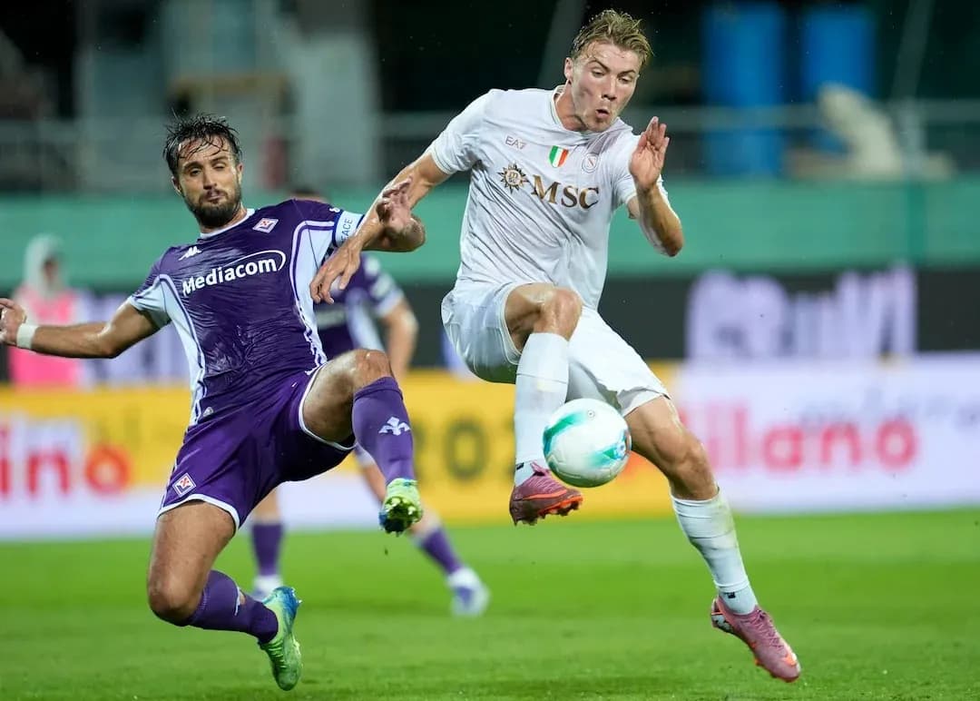 Fiorentina player tackling Napoli opponent during match
