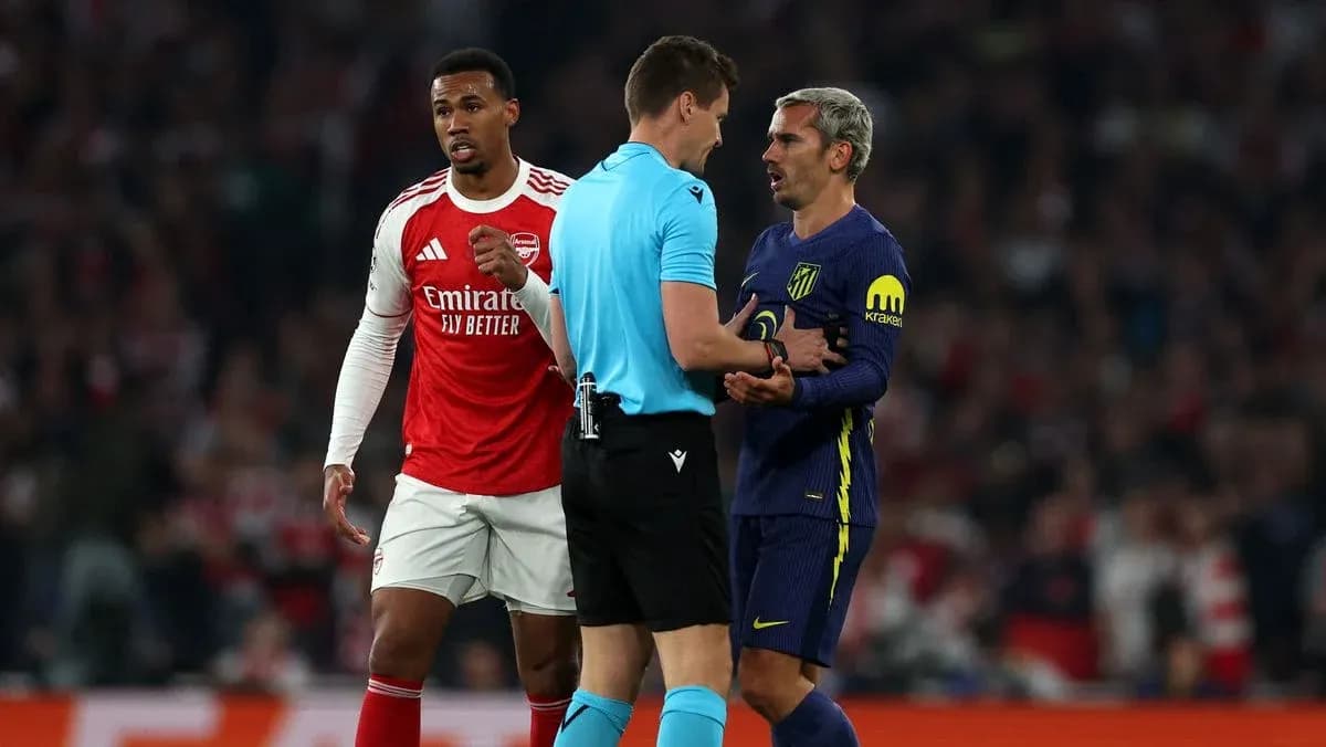 Players and referee discussing during match confrontation
