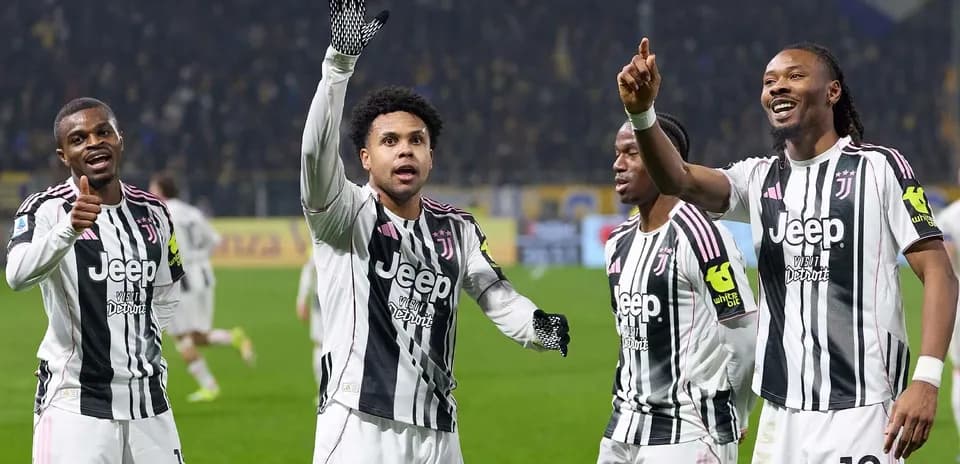 Juventus players celebrating during Serie A match
