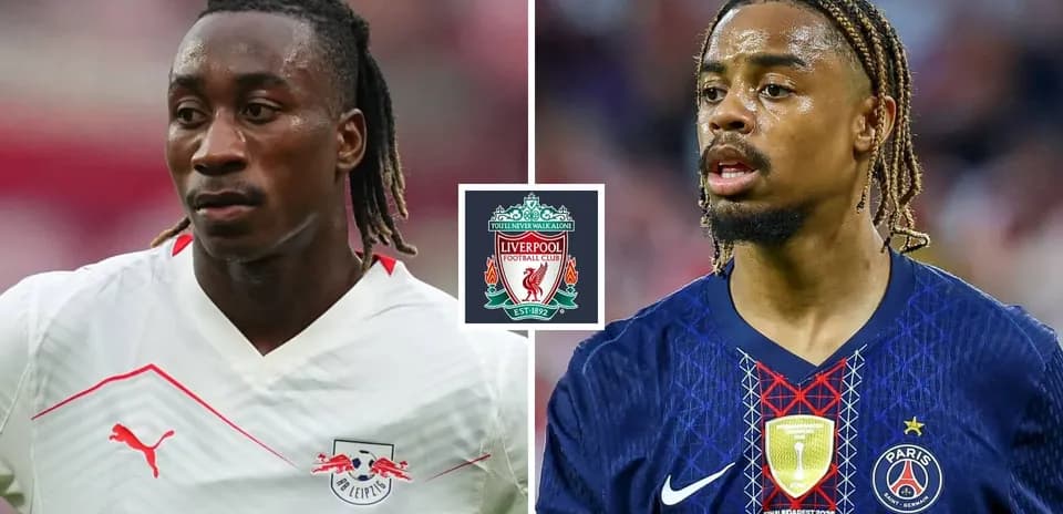 Two football players from Leipzig and PSG facing each other