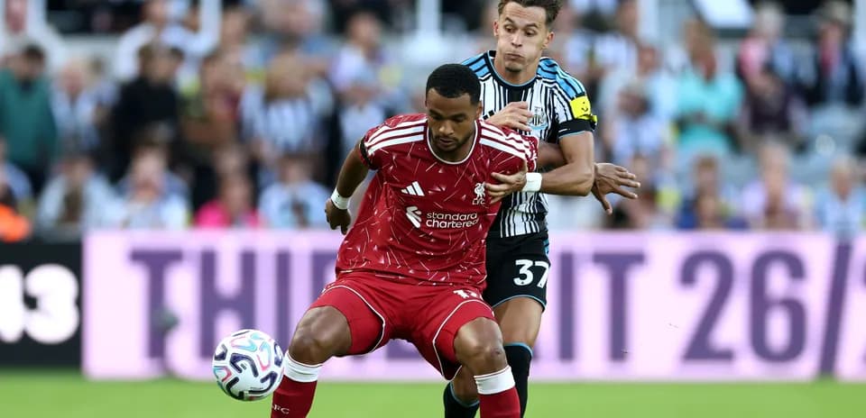 Player from Liverpool evading a Newcastle defender