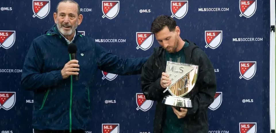 Lionel Messi receiving award during rainy ceremony