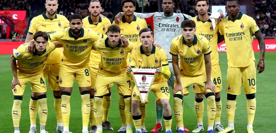 AC Milan players posing for team photo