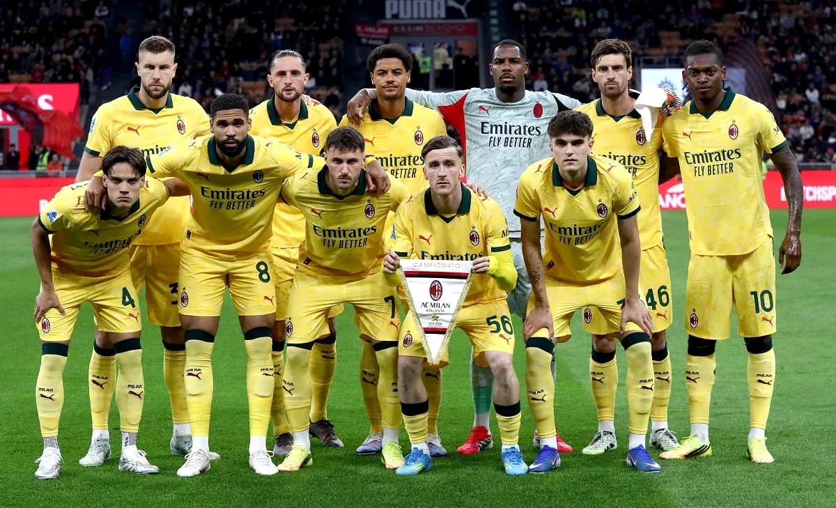 AC Milan players posing for team photo