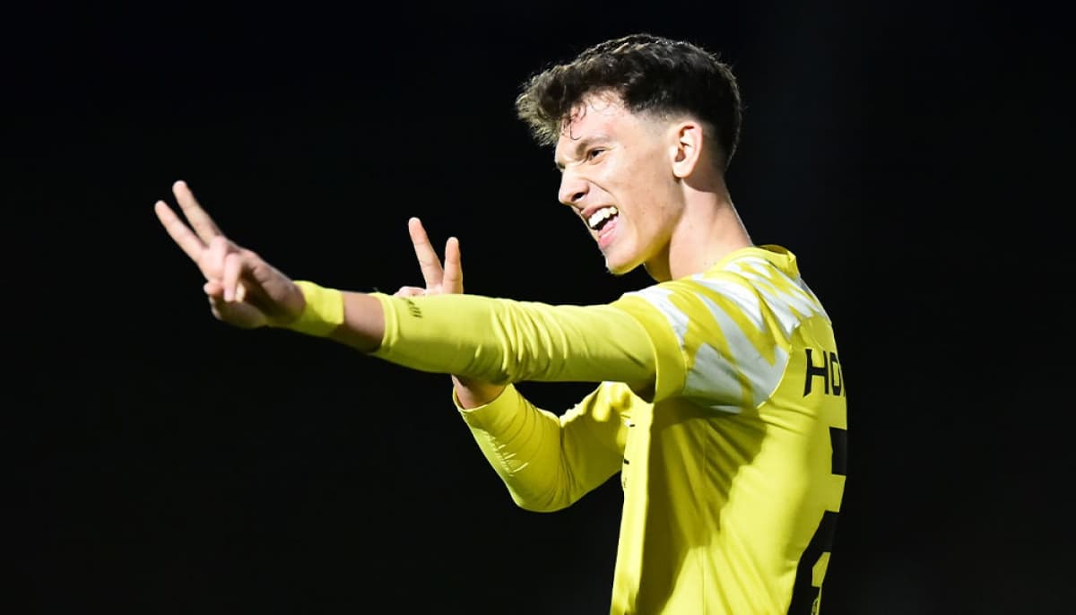 Goalkeeper celebrating during Büderich match
