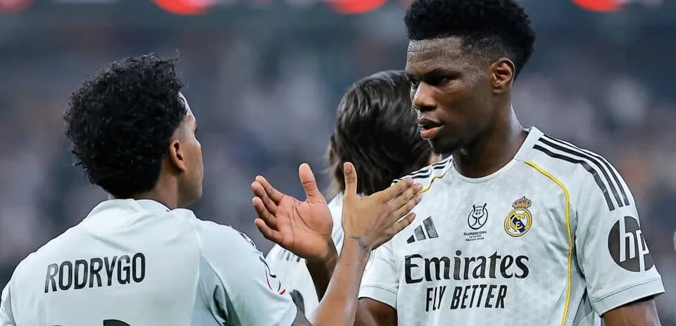 Rodrygo and Aurélien Tchouaméni discussing on the pitch