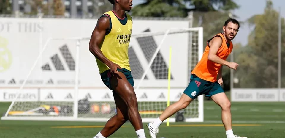 Two players training on the pitch during practice