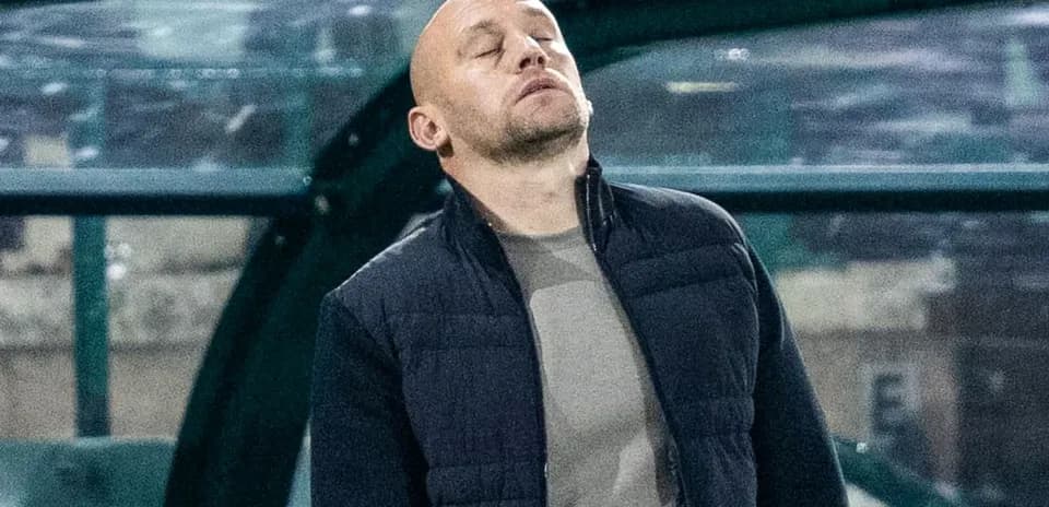 Coach looking up from the bench during match