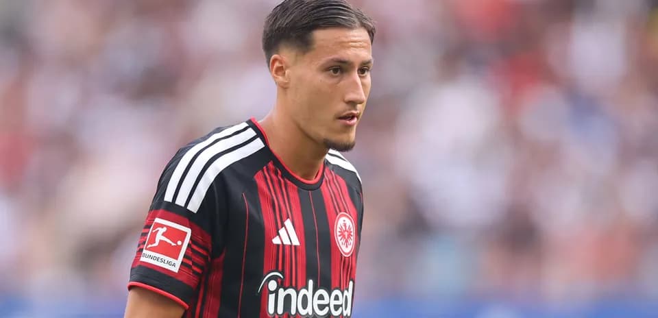 Player wearing Eintracht Frankfurt jersey on field