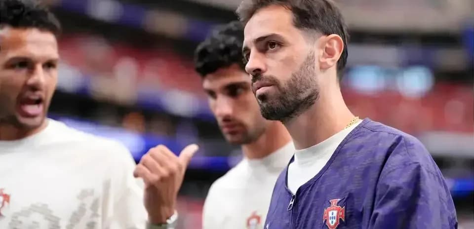 Portugal players discussing before the match