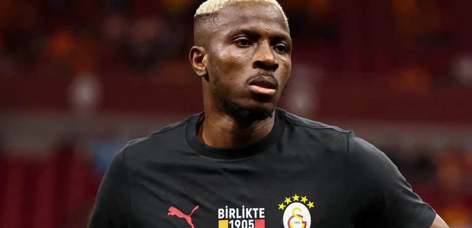 Player wearing Galatasaray training jersey before match