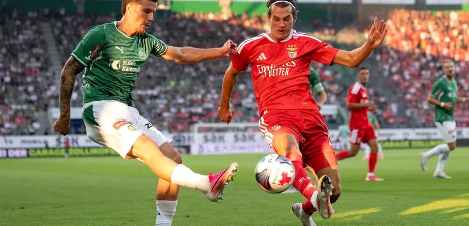 Benfica player challenges FC St. Gallen opponent