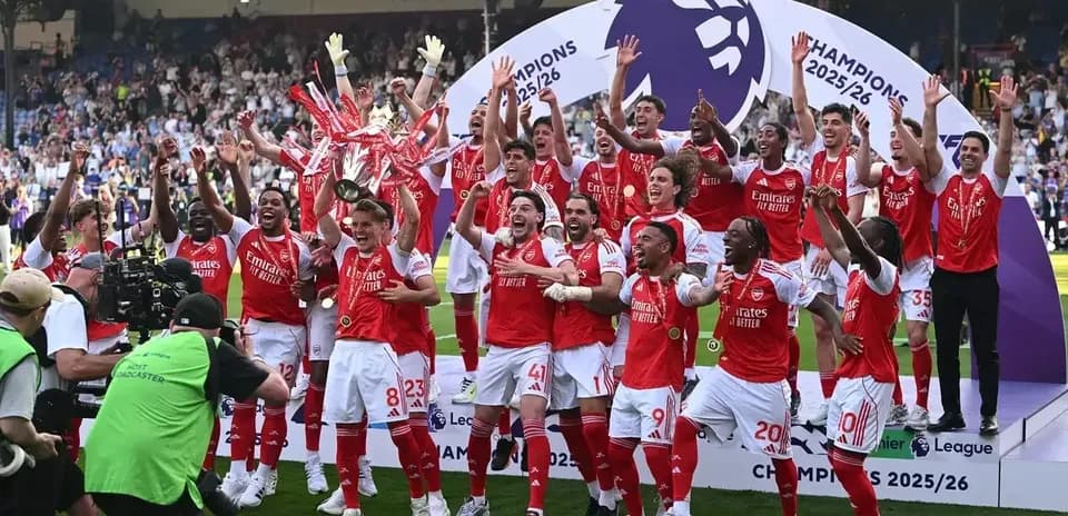 Arsenal players celebrating Premier League title victory