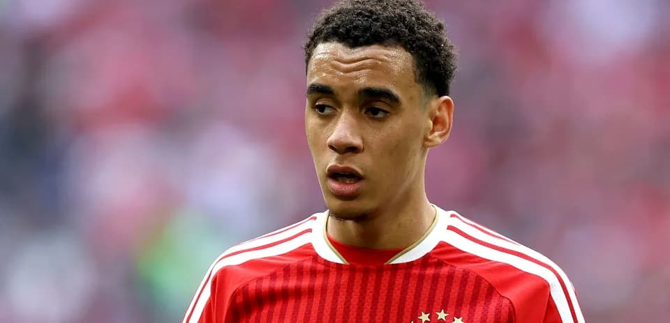 Player wearing Bayern Munich jersey on the field