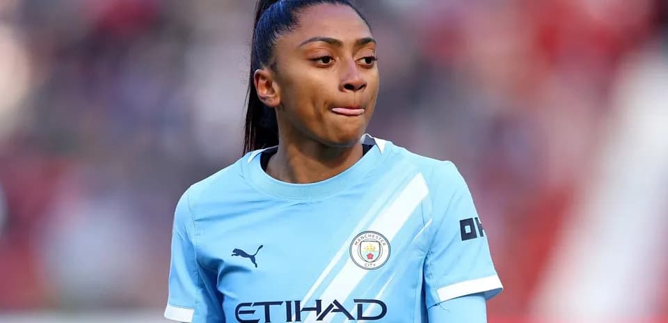 Player in Manchester City jersey during match