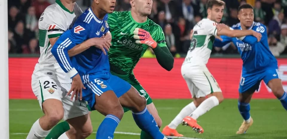Players competing for the ball during Elche vs Alaves