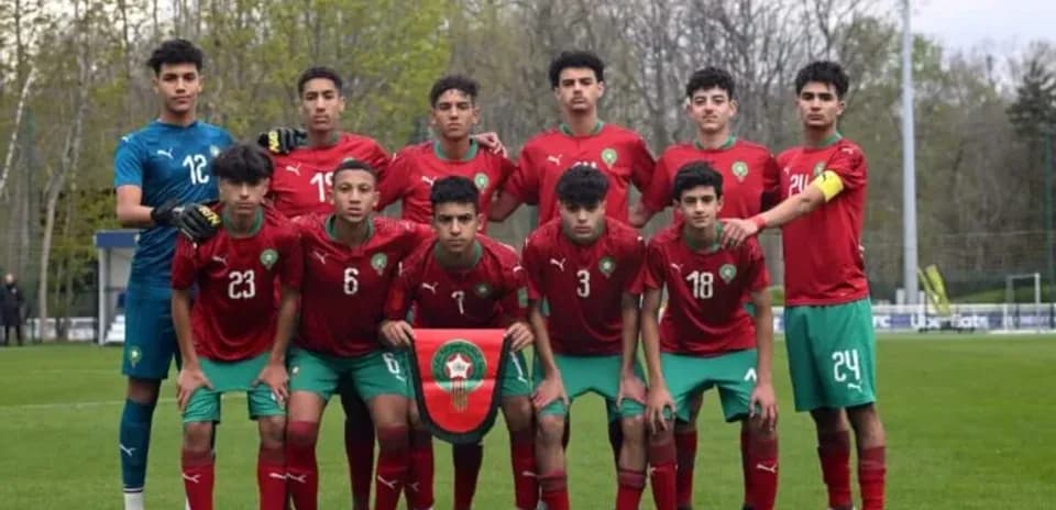 Moroccan U17 football team posing for team photo