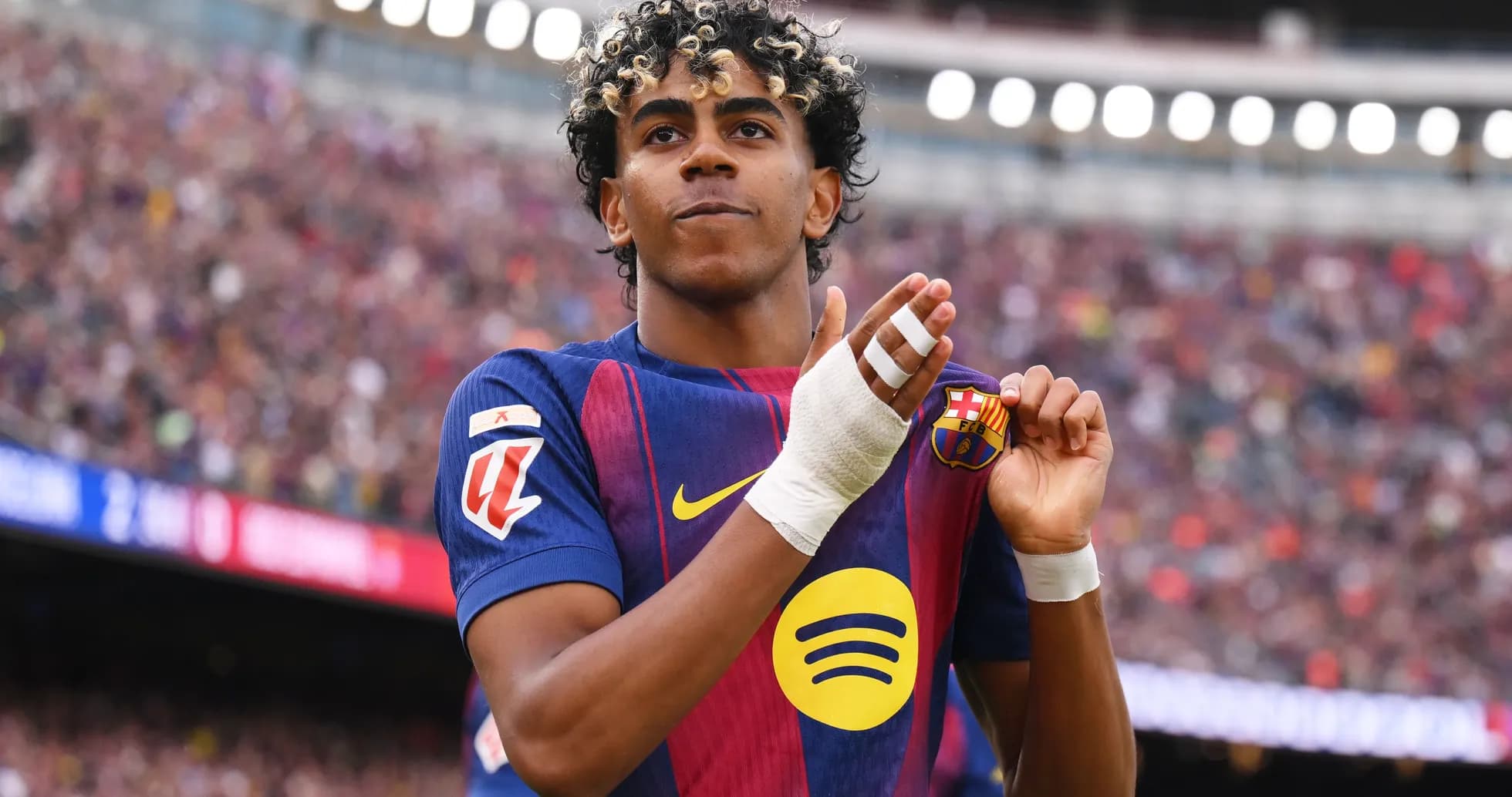Player celebrating and showing Barcelona club badge