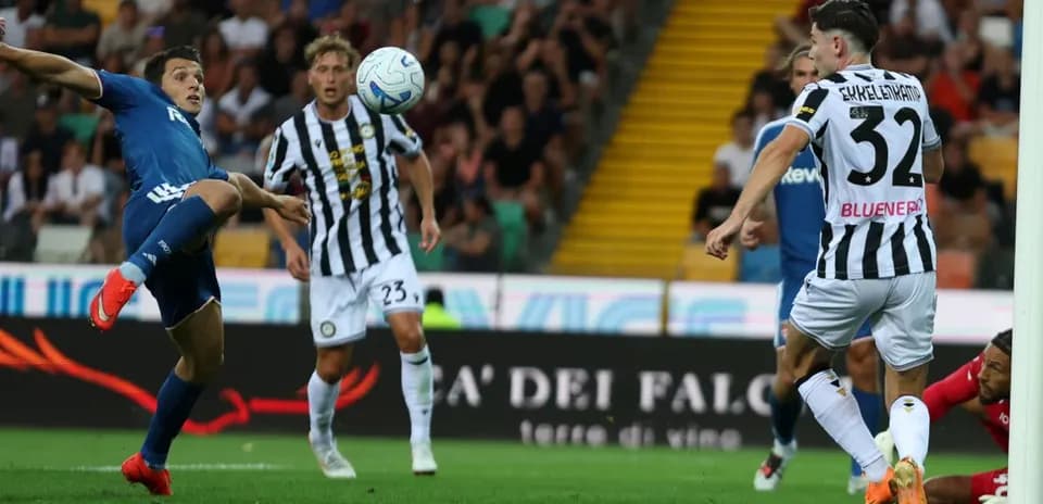 Udinese player attempting to intercept the ball