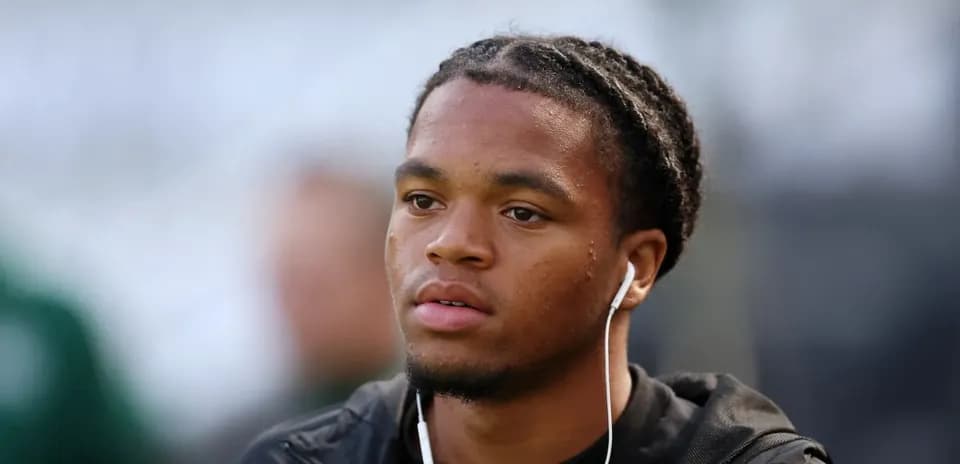Player wearing earbuds, focused before the match