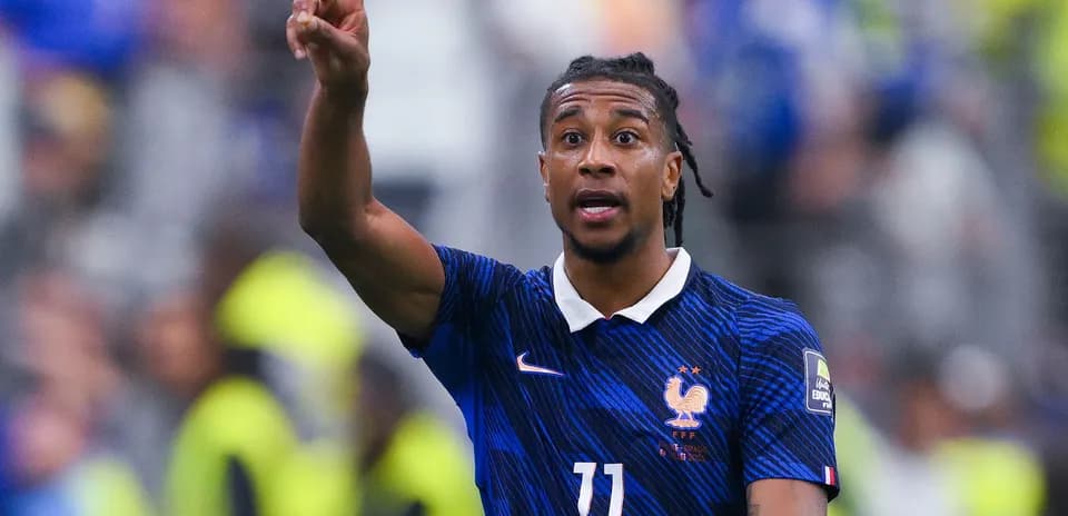 Player signaling during a match for France