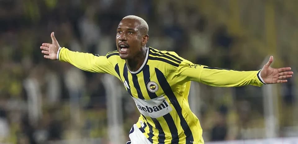 Fenerbahçe player celebrating a goal