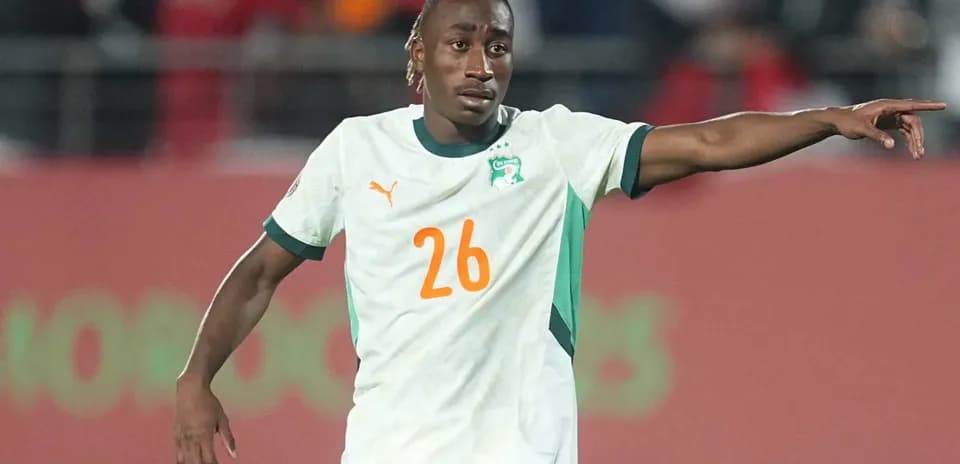Player 26 from Ivory Coast directing play on field