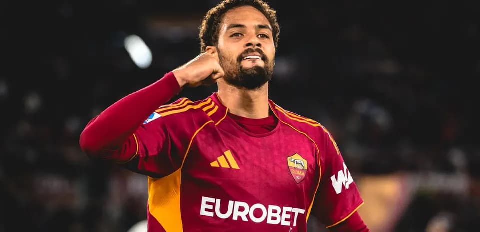 Player celebrating after scoring for AS Roma