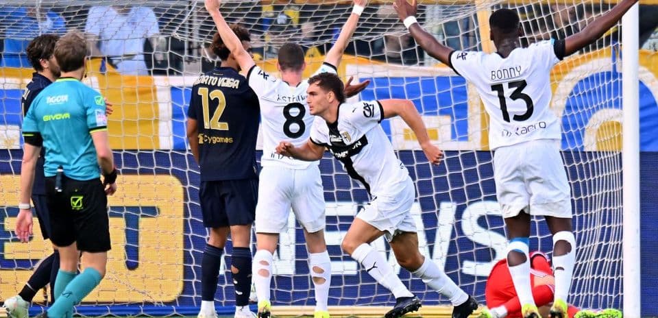 Juventus 4–1 Parma: Bremer's Brace Leads to Dominant Victory.jpg