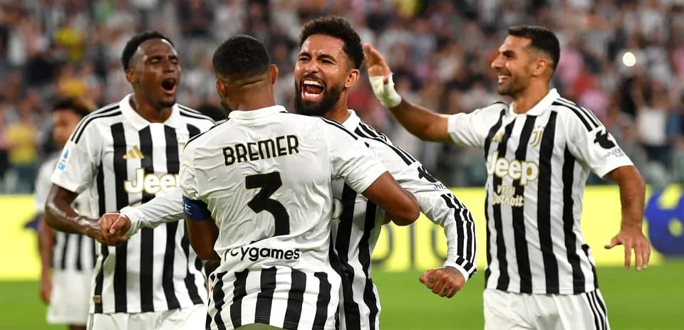 Juventus players celebrating a goal during match