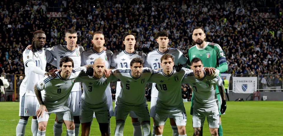 Italian national football team posing for photo