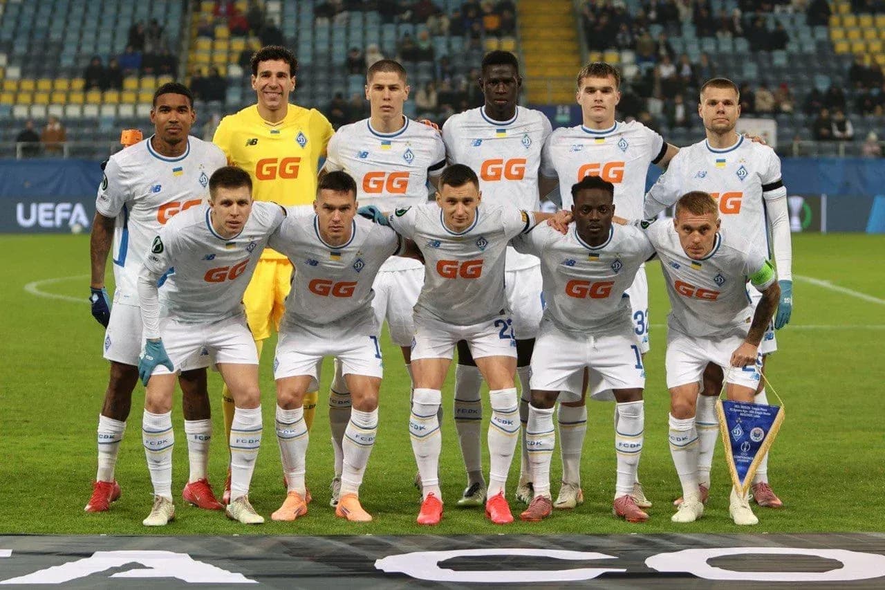 Dynamo Kyiv players posing before the match