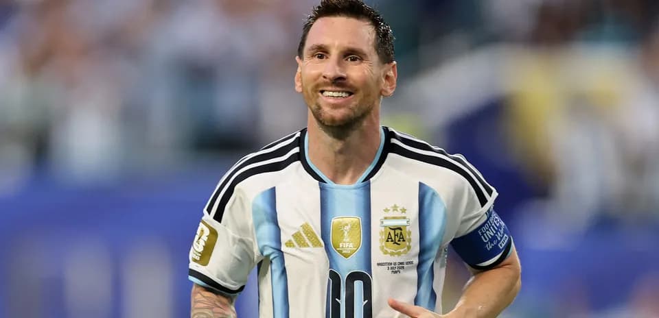 Player celebrating in Argentina national team jersey
