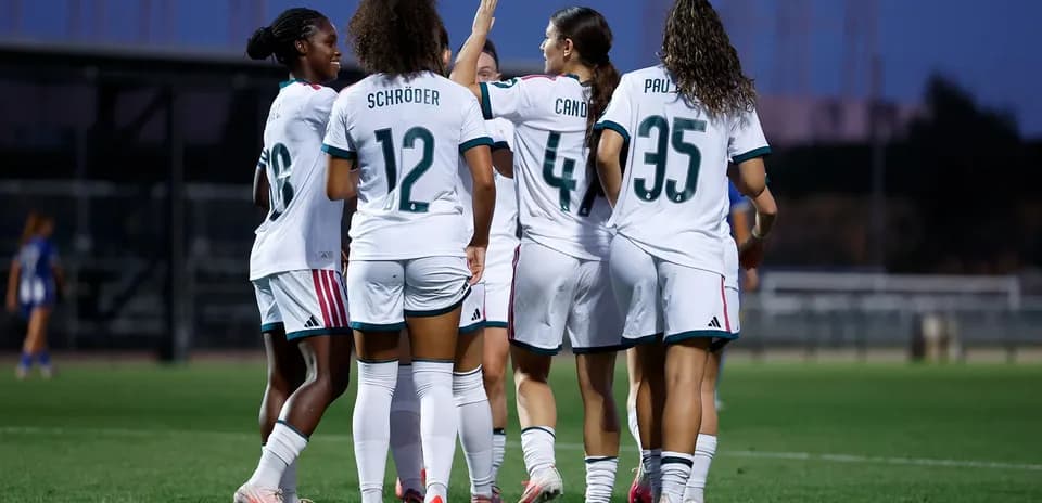 Real Madrid Women celebrating a goal during match