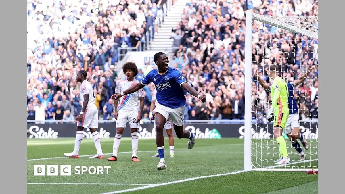 Everton player celebrating after scoring a goal
