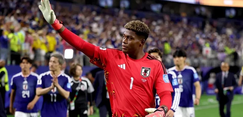 Goalkeeper waving after match with Japan team