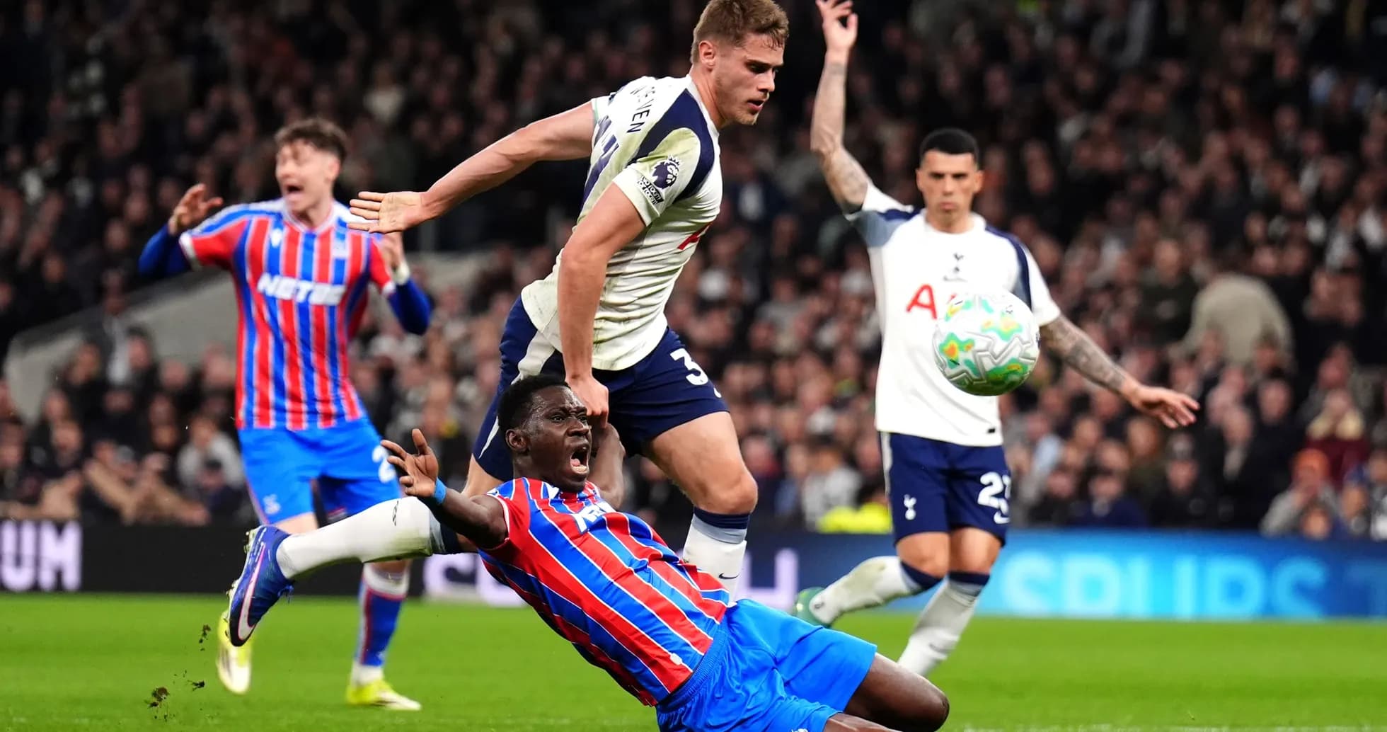 Crystal Palace Dominates Tottenham with Tactical Mastery