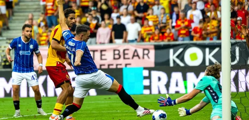 Rangers player attempting a goal against Jagiellonia
