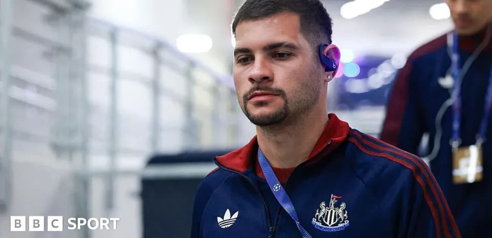 Player walking in Newcastle United training gear