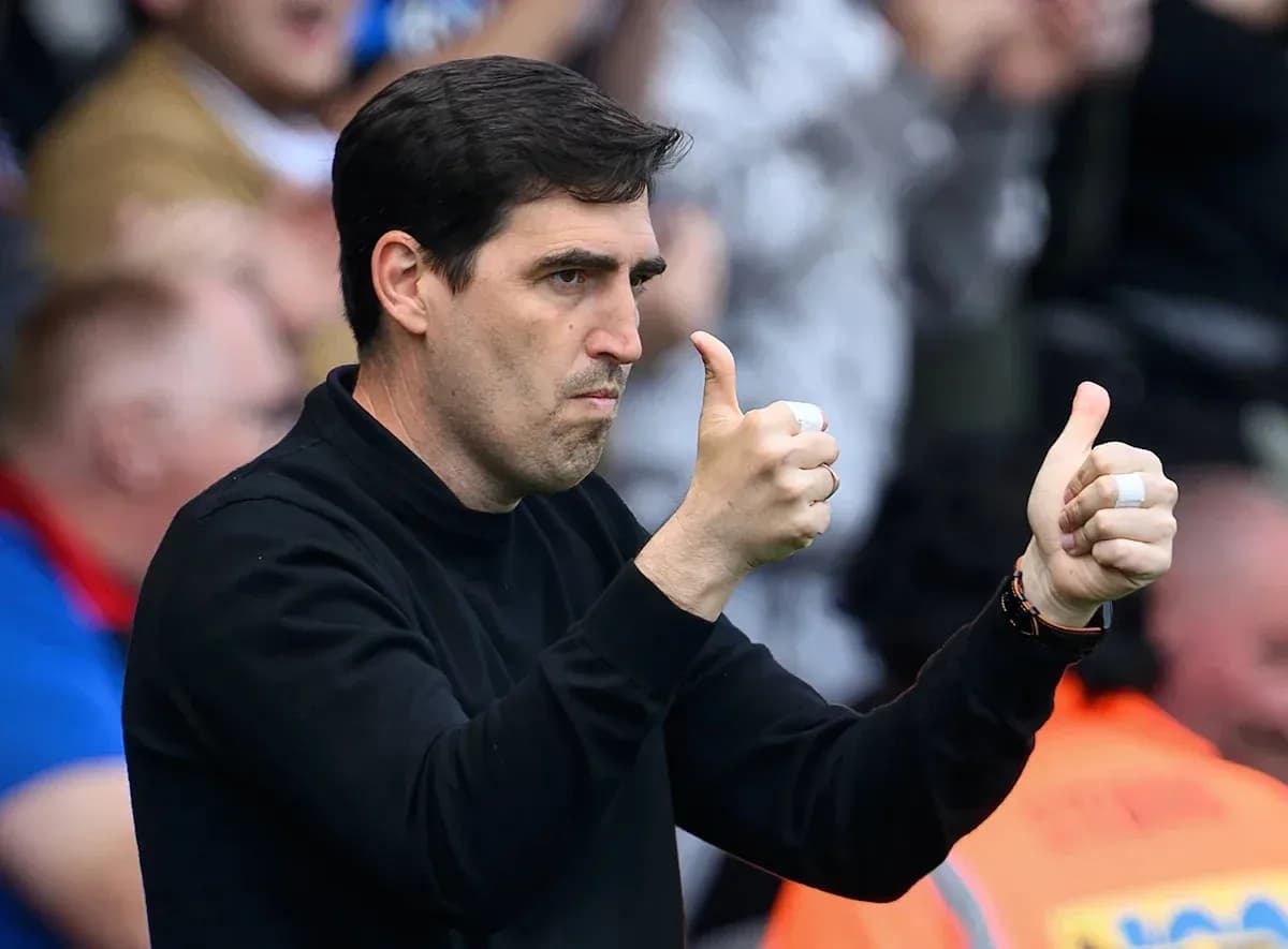 Coach giving thumbs up during match