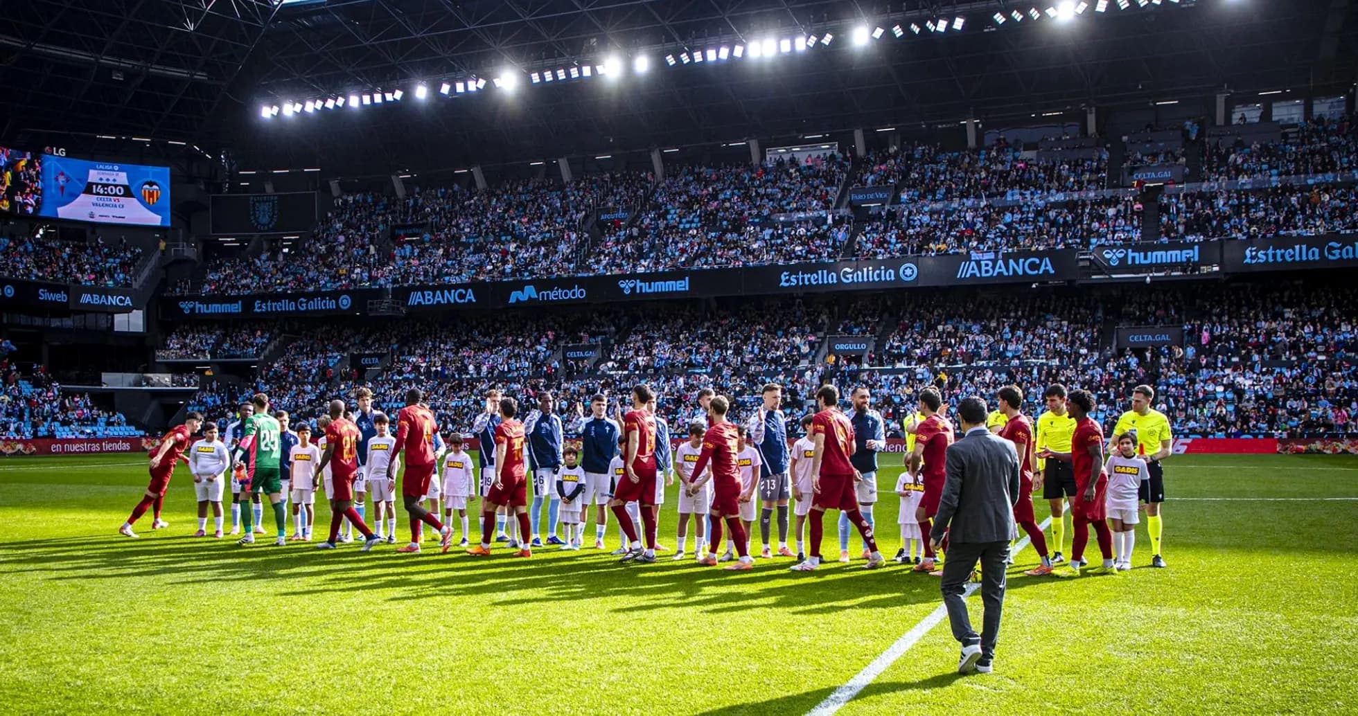 Teams lining up before Valencia vs Celta Vigo match