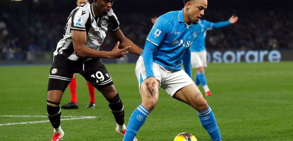 Napoli player dribbling past Udinese opponent
