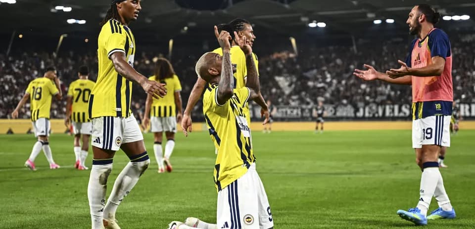 Fenerbahçe players celebrating a goal