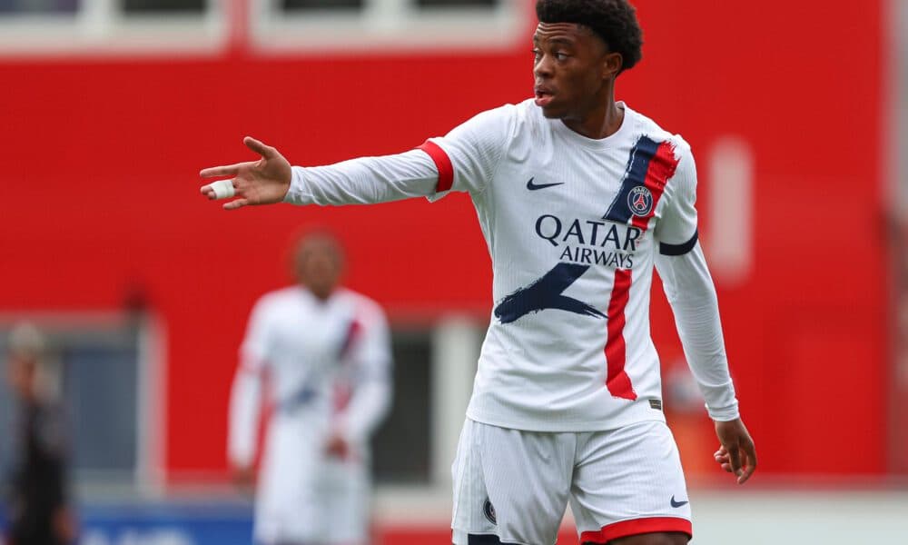 Player gesturing during match in PSG kit