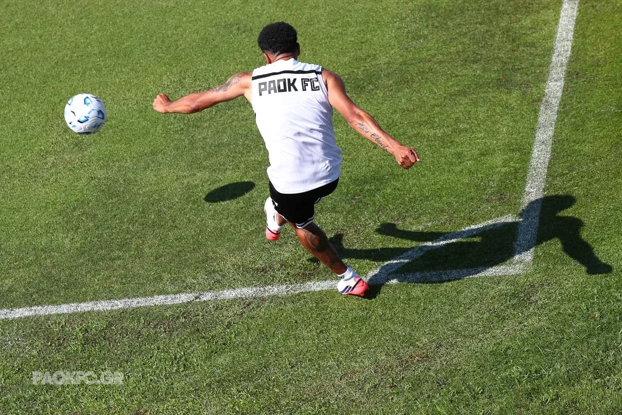 PAOK FC player taking a corner kick