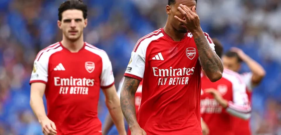 Arsenal players leaving the pitch after match